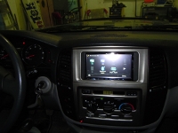   Pioneer AVIC-F10BT  Toyota Land Cruiser 100